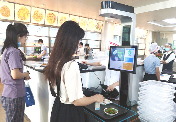 学校为何要升级智慧食堂呢？