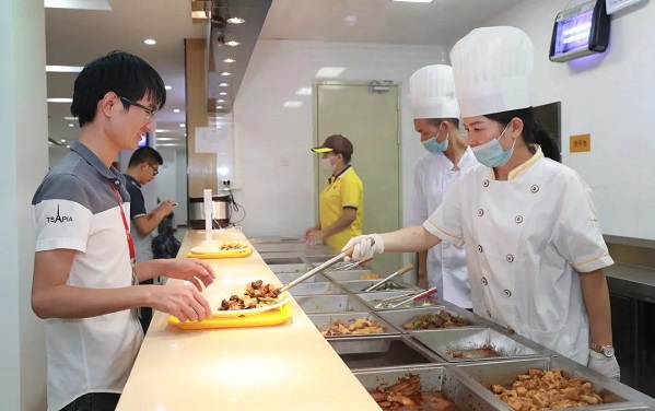 智慧食堂正在快速发展，智能化餐饮已势不可挡
