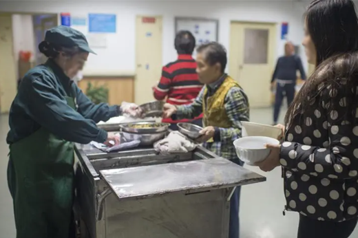 家属打饭、购买饭票