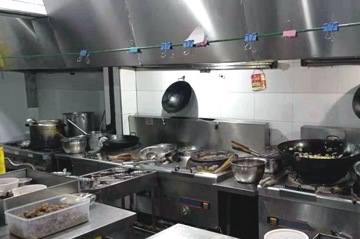 传统食堂就餐效率低-剩菜浪费